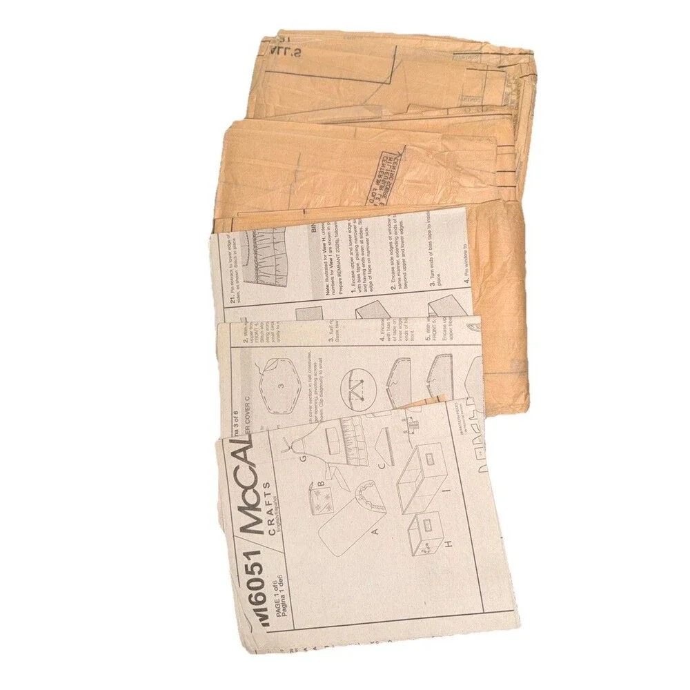 McCalls Home Decorating Pattern M6051 Apron Hanger Cover Organizer Storage Uncut